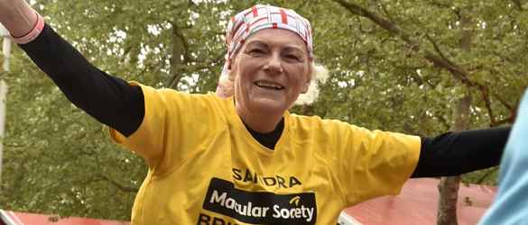 London Marathon woman in Macular Society t-shirt